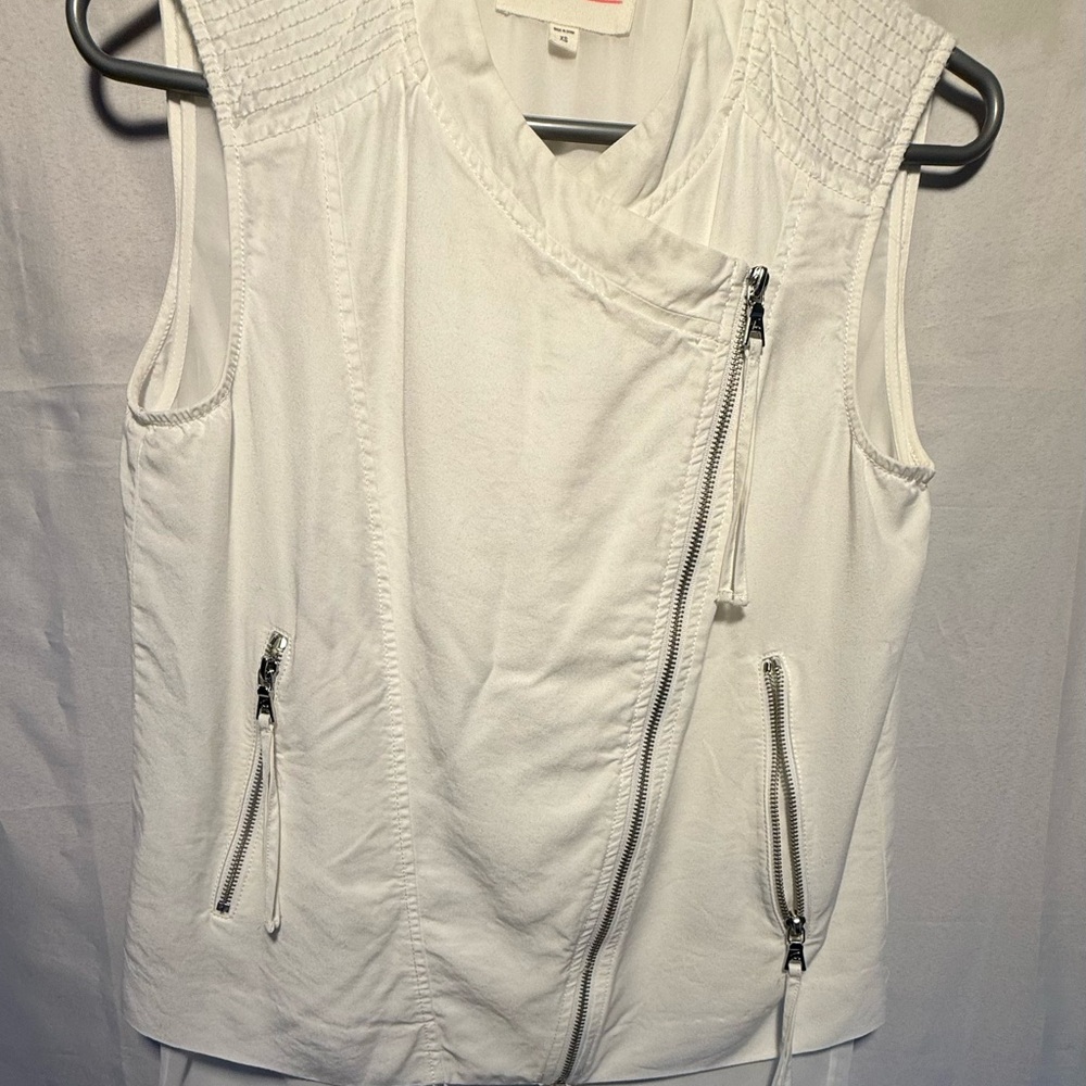 Vince Camuto White Sleeveless Muscle Tee with Zipper Accents